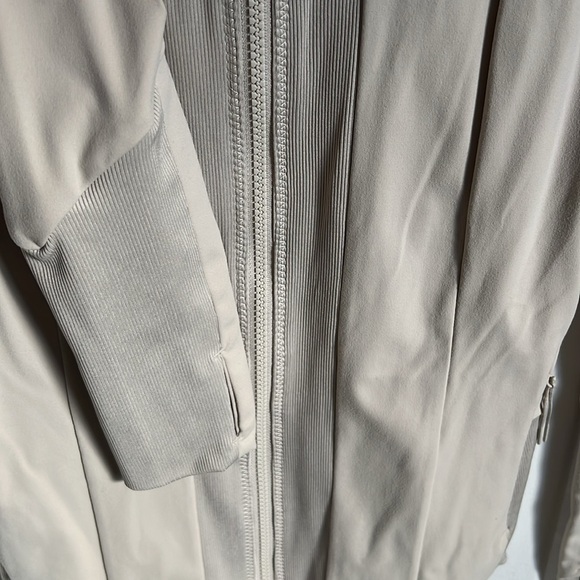 Varley Zip Up Jacket! - Picture 7 of 9